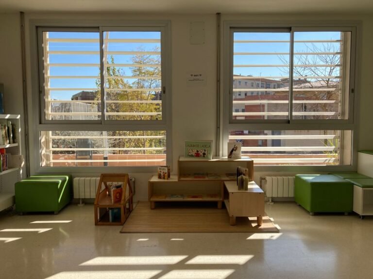 A classroom corner set up with soft seating and quiet, low-stimulation furnishings