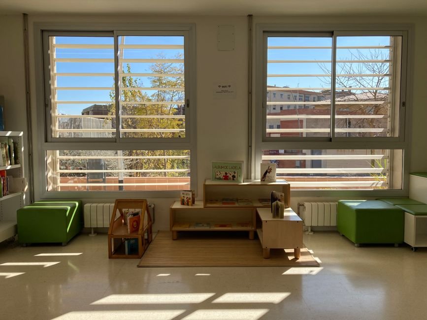 A classroom corner set up with soft seating and quiet, low-stimulation furnishings